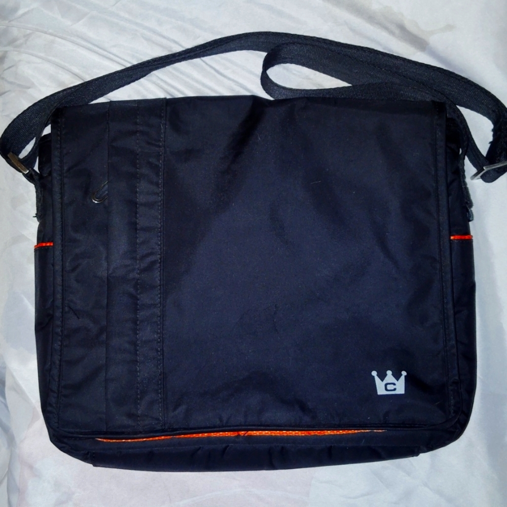 CaseCrown Vertical Messenger Bag